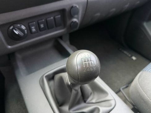 Used 2006 Nissan Xterra Off-Road AWD/4WD image 11