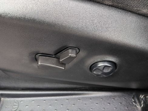 Used 2021 Chrysler Pacifica Touring-L w/ Premium & Safety Sphere Group image 15