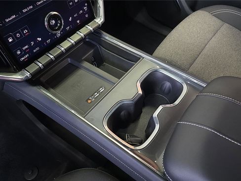 Used 2025 GMC Acadia Elevation image 21