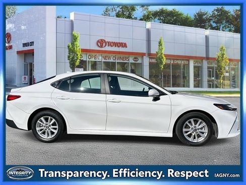 Used 2025 Toyota Camry LE image 2