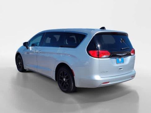 Used 2023 Chrysler Voyager LX image 3