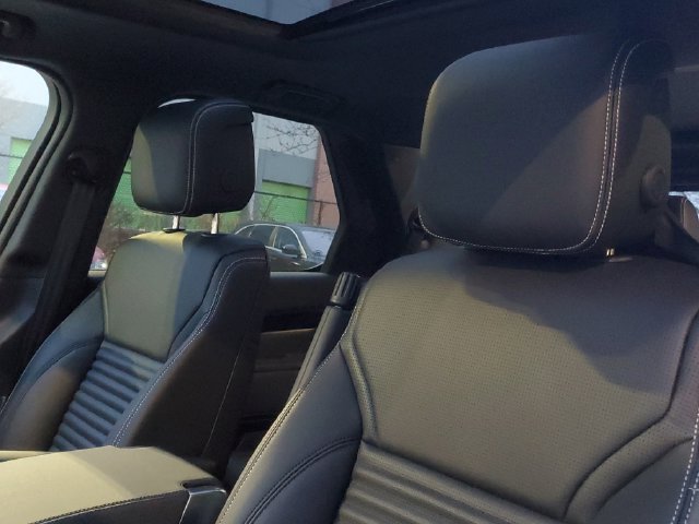 Certified 2026 Land Rover Discovery S AWD/4WD image 19