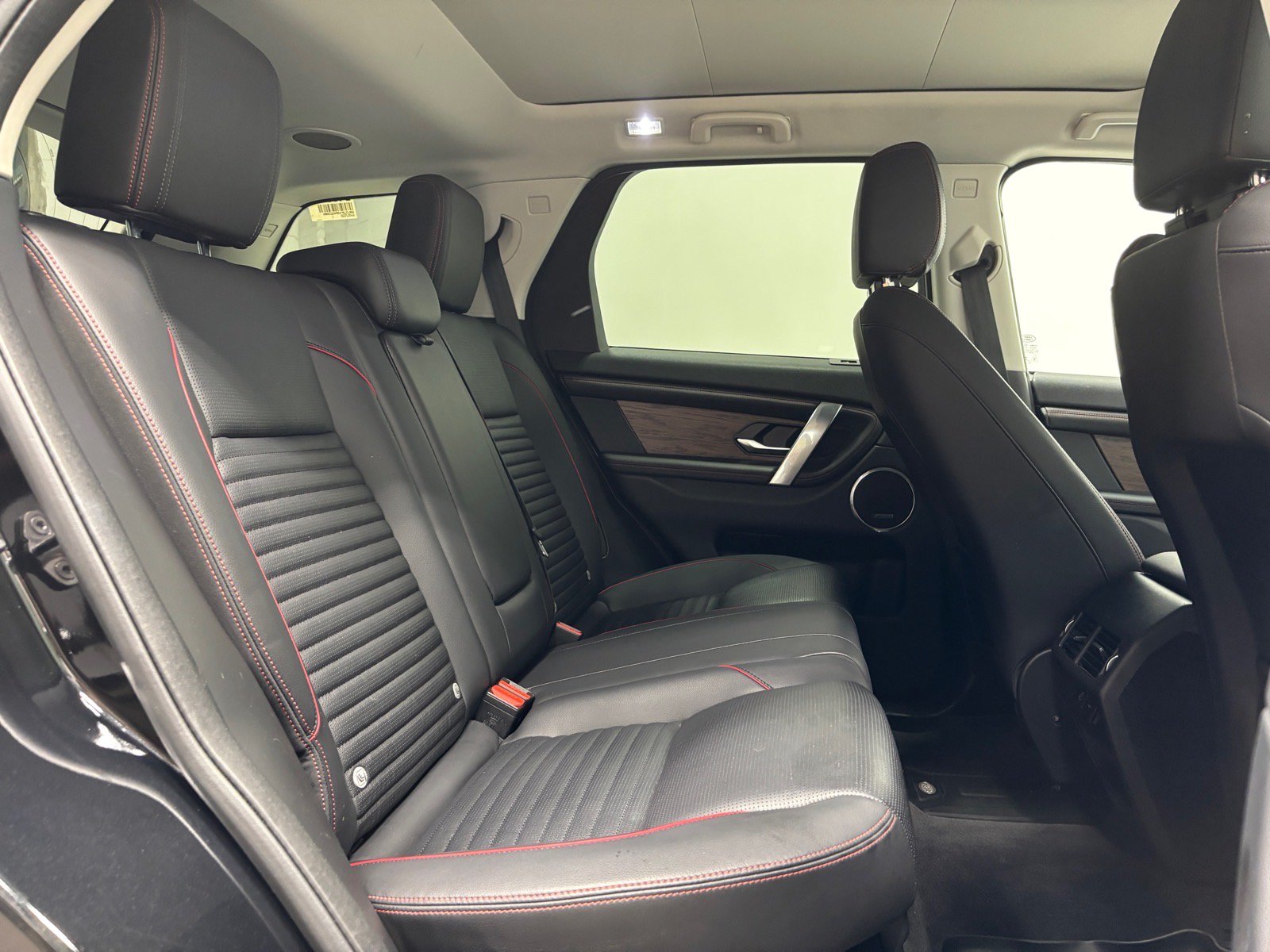 Used 2023 Land Rover Discovery Sport SE R-Dynamic AWD/4WD image 37