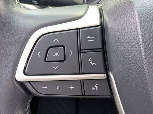 Used 2023 Toyota Highlander XLE FWD image 27