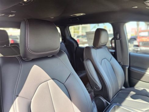 New 2026 Chrysler Pacifica Select image 27