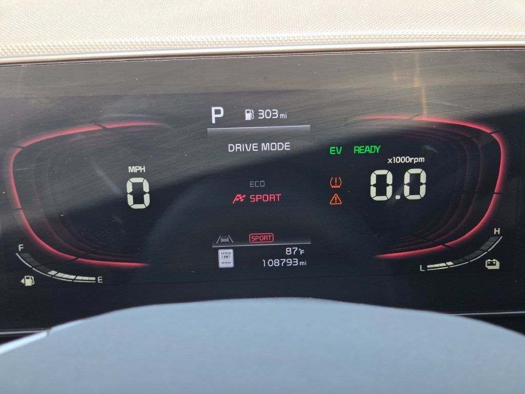 Used 2023 Kia Niro EX FWD image 17