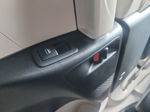 Used 2024 Chrysler Pacifica Touring-L FWD image 17