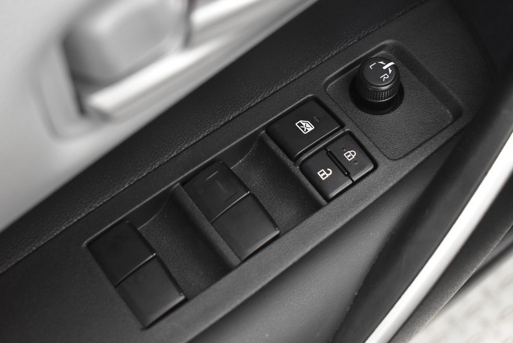 Used 2025 Toyota Corolla SE FWD image 12