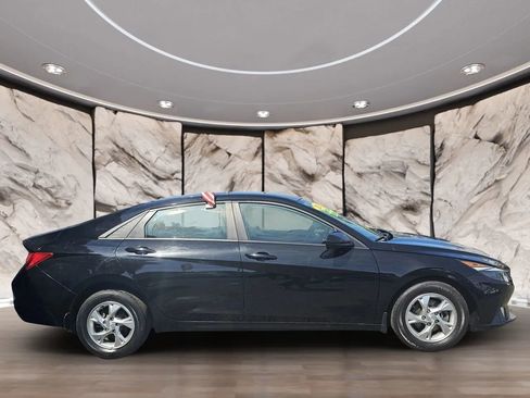 Used 2023 Hyundai Elantra SE image 5