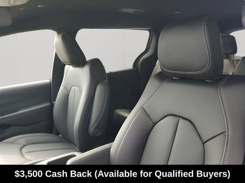 New 2026 Chrysler Pacifica Select FWD image 30