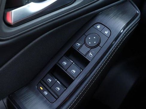 Certified 2025 Nissan Rogue SV AWD/4WD image 17