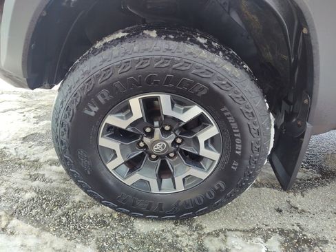 Used 2022 Toyota Tacoma TRD Off-Road image 22