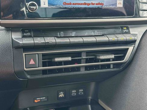 Used 2025 Toyota Camry LE image 31