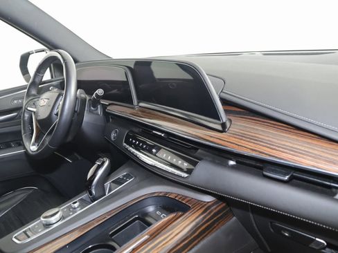 Used 2023 Cadillac Escalade Premium Luxury image 45