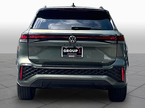 Certified 2025 Volkswagen Tiguan SE R-Line AWD/4WD image 5