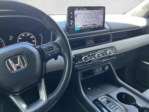 Used 2023 Honda Pilot Touring image 14