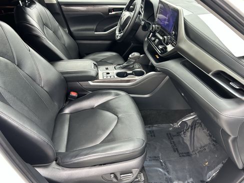 Used 2024 Toyota Highlander Limited AWD/4WD image 10