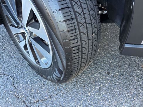 Used 2025 Subaru Outback Premium image 9