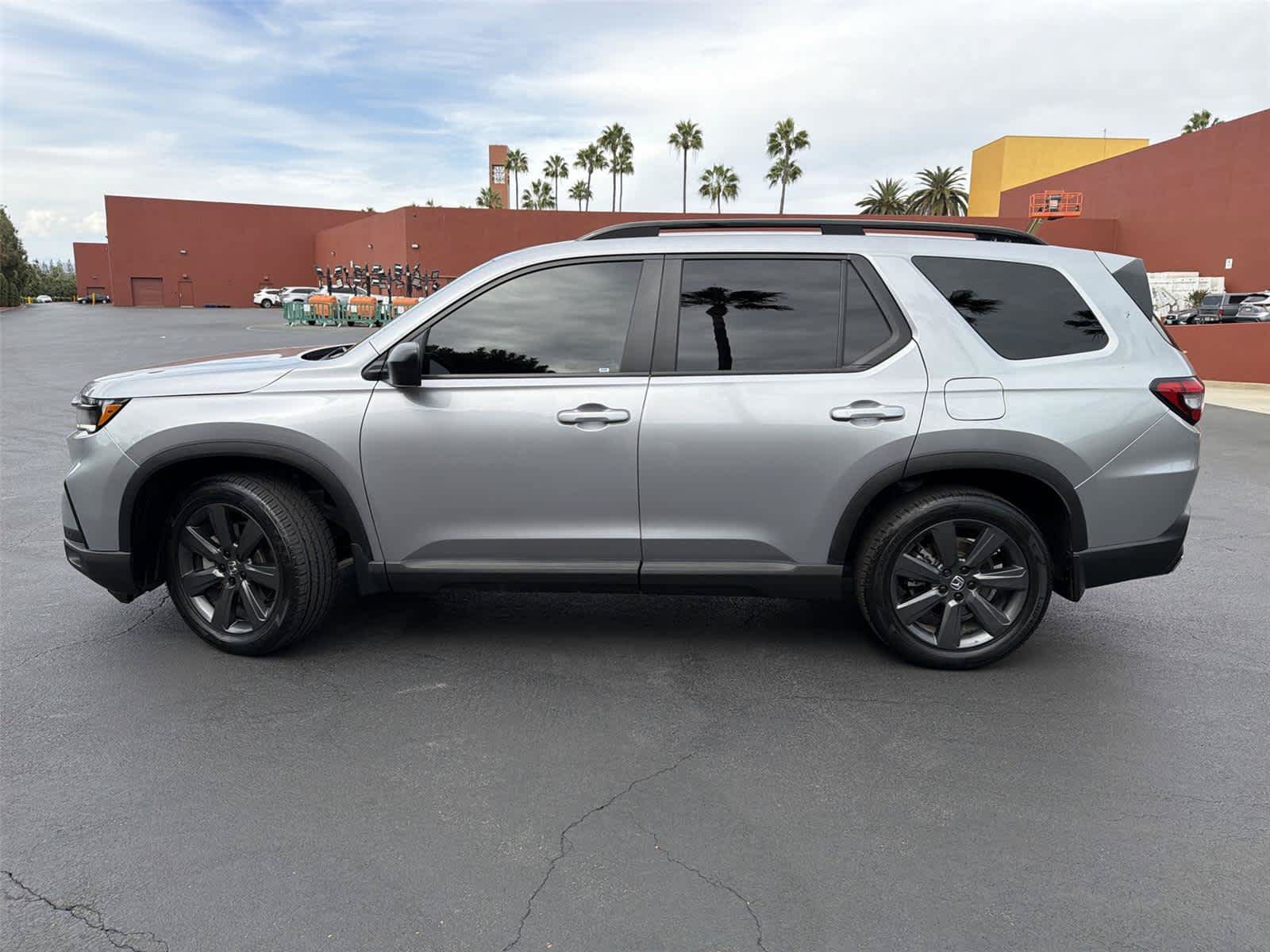 Used 2024 Honda Pilot Sport image 3
