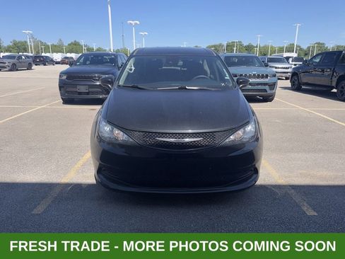 Used 2023 Chrysler Voyager LX FWD image 2
