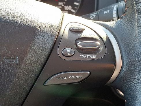 Used 2020 Nissan Pathfinder SL image 23