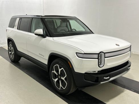 Used 2024 Rivian R1S Adventure AWD/4WD image 7
