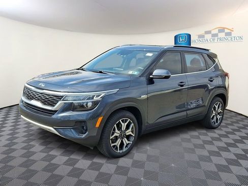 Used 2021 Kia Seltos EX image 3