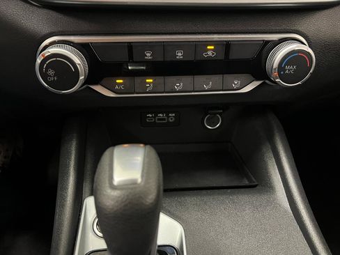 Used 2025 Nissan Altima 2.5 SV FWD image 40