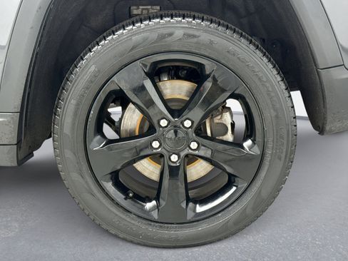 Used 2023 Jeep Grand Cherokee L Altitude AWD/4WD image 27
