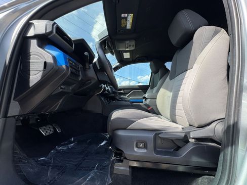 Used 2024 Toyota Tacoma TRD Sport image 23