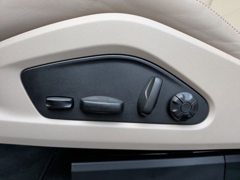 Used 2024 Porsche Macan 4 Electric image 32