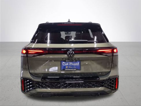 New 2025 Volkswagen Tiguan SE R-Line image 11