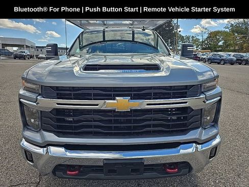 Used 2024 Chevrolet Silverado 2500 LT w/ Convenience Package image 8