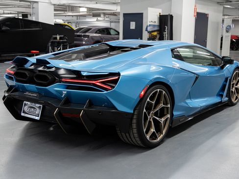 Used 2025 Lamborghini Revuelto image 8