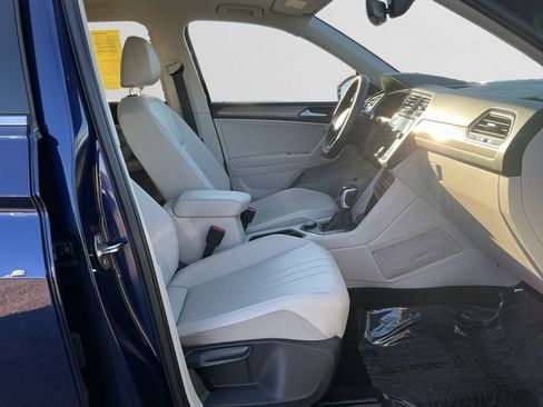 Used 2022 Volkswagen Tiguan SE w/ Panoramic Sunroof Package image 15