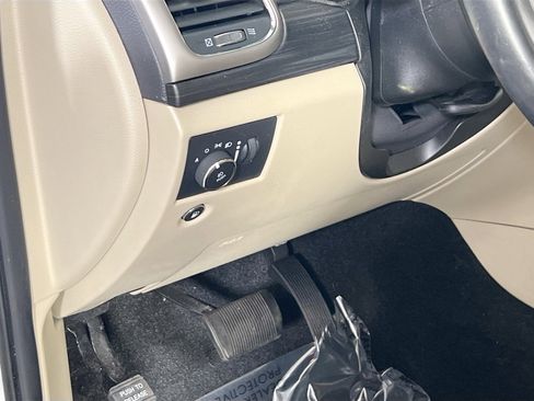 Used 2022 Jeep Grand Cherokee Laredo E image 10