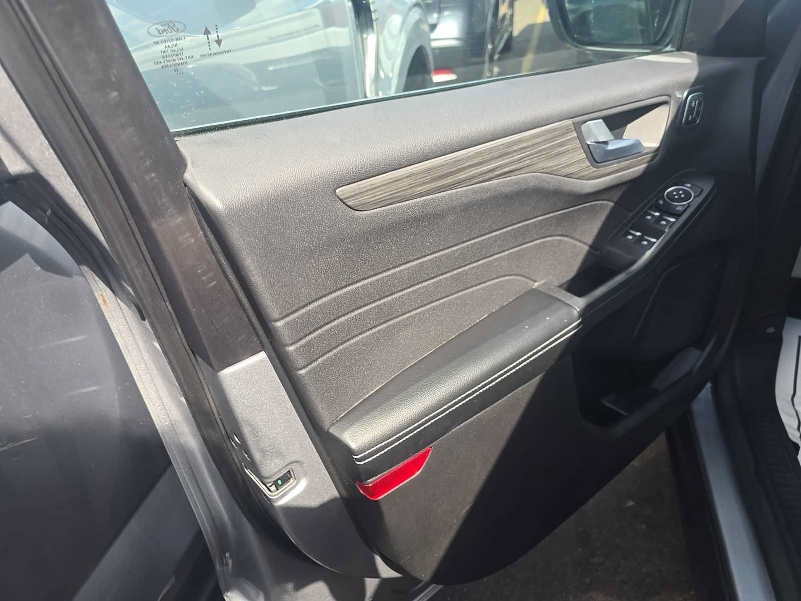 Used 2023 Ford Escape Platinum AWD/4WD image 13