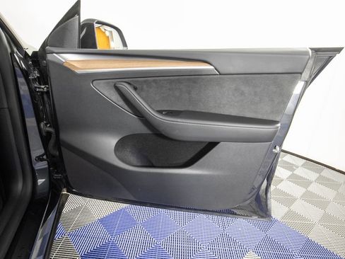 Used 2025 Tesla Model Y Long Range RWD image 15