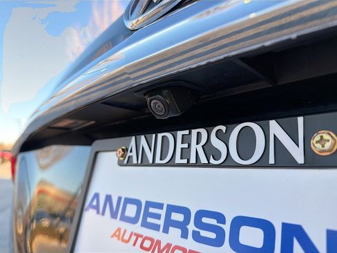 Used 2018 Buick Enclave Essence image 13