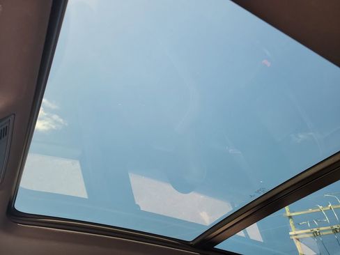 Used 2022 Volkswagen Tiguan SE R-Line image 31