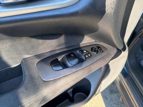 Used 2015 Nissan Pathfinder S image 31