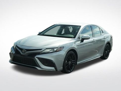Used 2024 Toyota Camry XSE FWD image 3