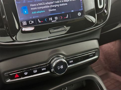 Used 2023 Volvo XC40 Recharge Plus image 15