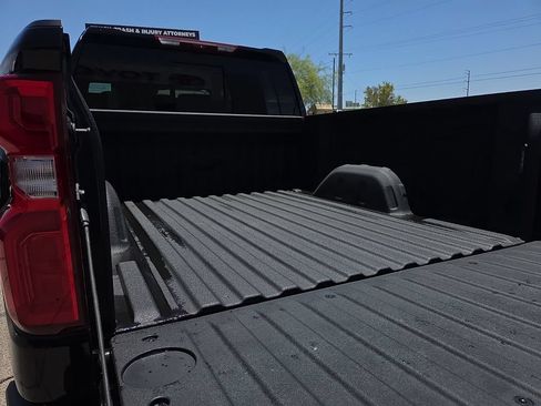 Used 2025 Chevrolet Silverado 1500 High Country AWD/4WD image 13