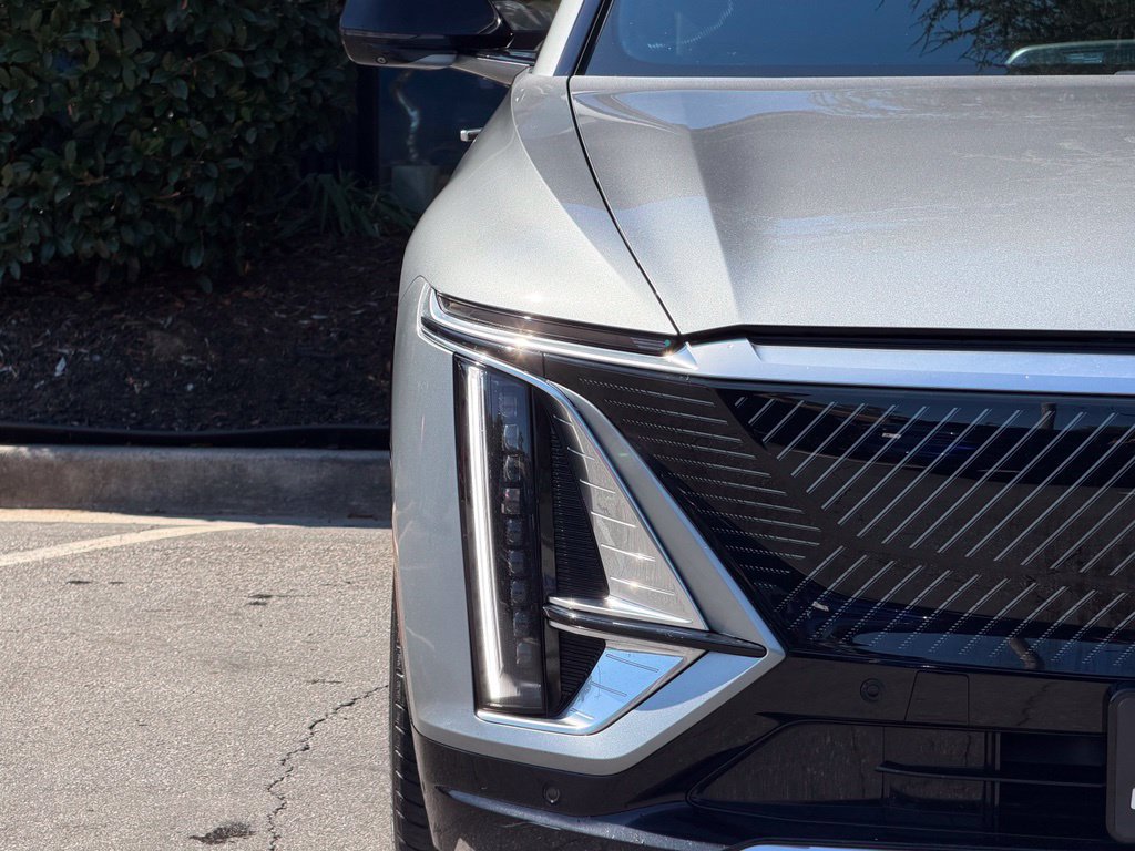 Used 2024 Cadillac Lyriq Luxury AWD/4WD image 4