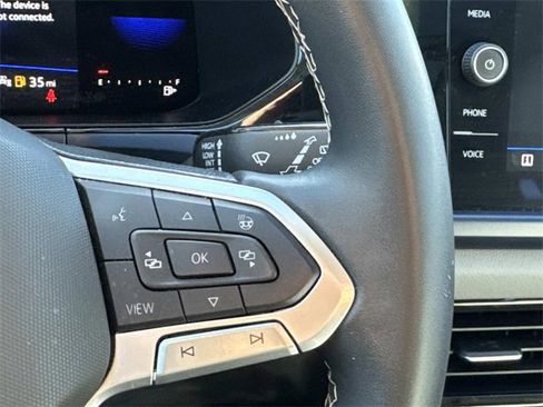 Certified 2023 Volkswagen Taos SE w/ Panoramic Sunroof Package image 21