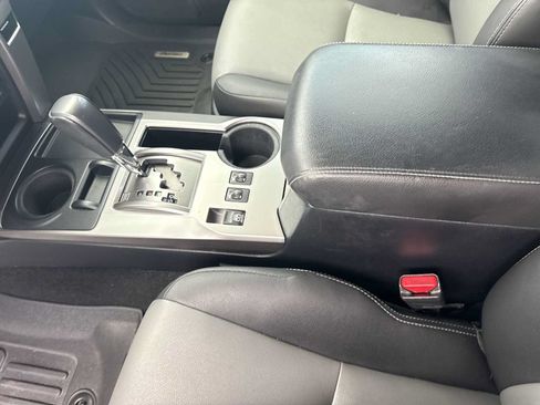 Used 2020 Toyota 4Runner SR5 Premium w/ Moonroof Package RWD image 21