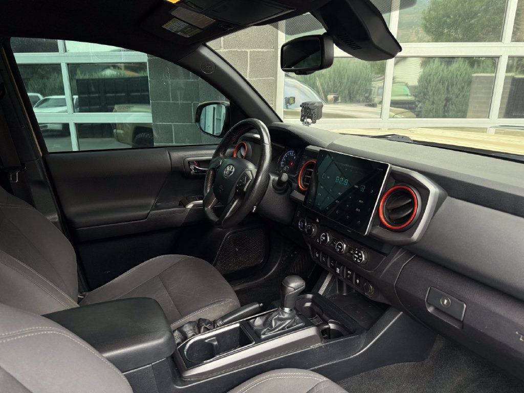Used 2019 Toyota Tacoma TRD Sport w/ Technology Package AWD/4WD image 47