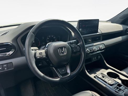 Used 2024 Honda Pilot TrailSport image 11