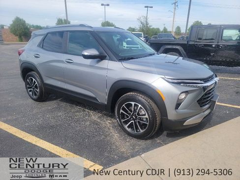 Used 2025 Chevrolet TrailBlazer LT AWD/4WD image 7